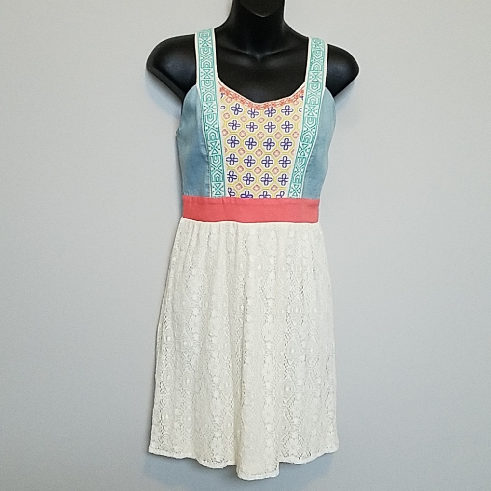Flying Tomato embroidered Tunic with lace